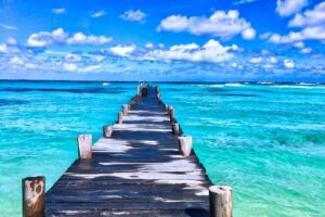 Drevené mólo na mori - Mexiko