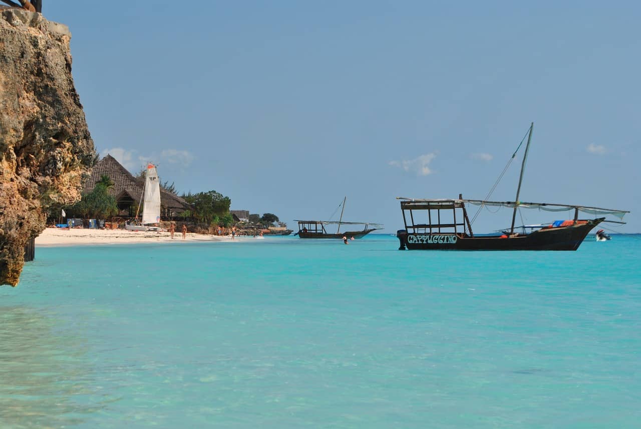 Zanzibar - pláž, loď