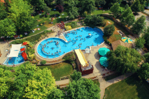 Termálne a zážitkové kúpele Lipót