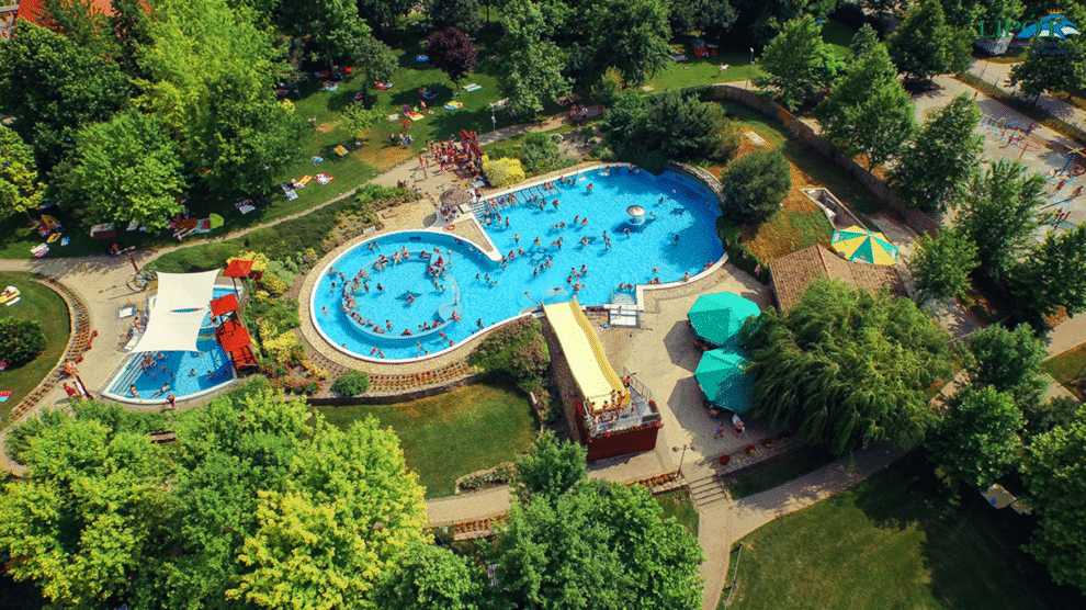 Termálne a zážitkové kúpele Lipót